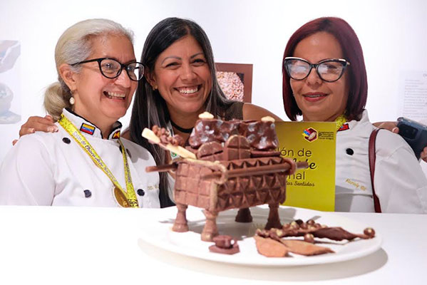 Inauguran exposición artística referente al cacao en Maracay